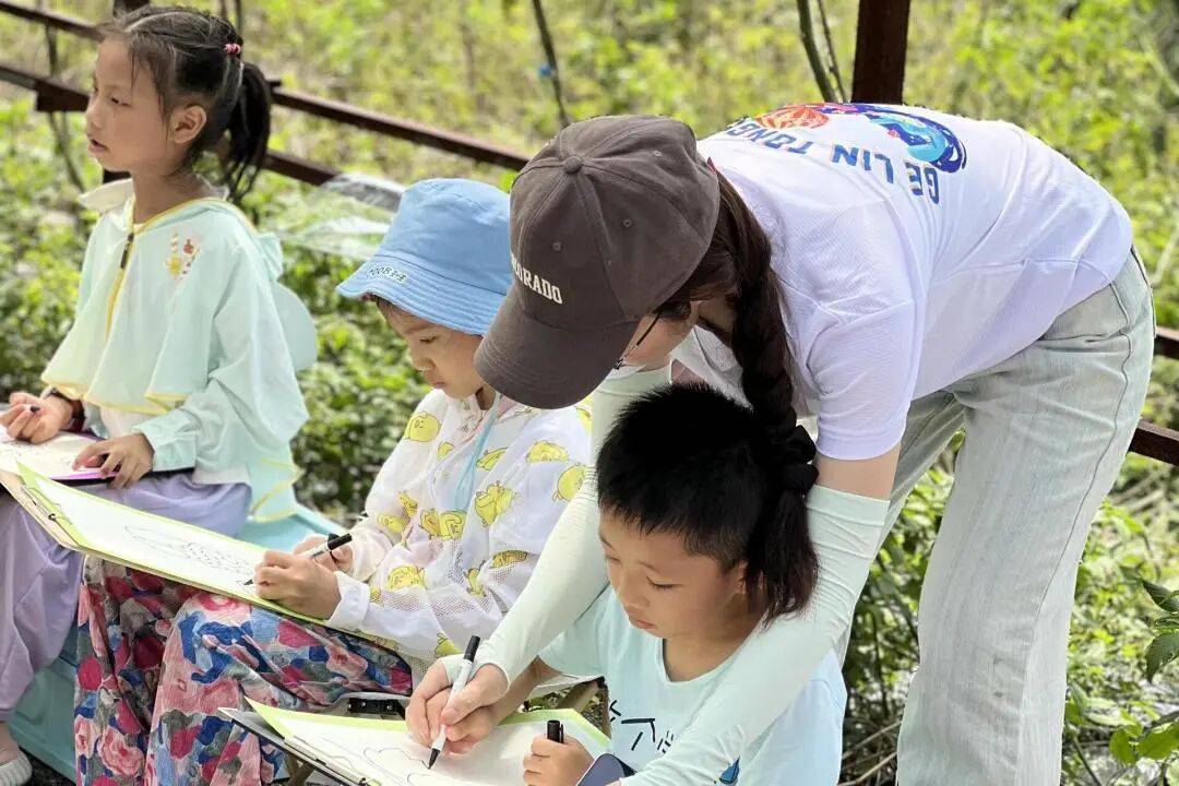 地公园亲子写生活动邀你探索自然之美！新葡京娱乐场app招募啦！云东海湿(图2)