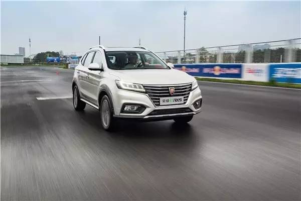 控空调荣威eRX5就领先燃油车途观N个车身新葡京网上赌场这热天就不说牌照了仅远程遥(图18)