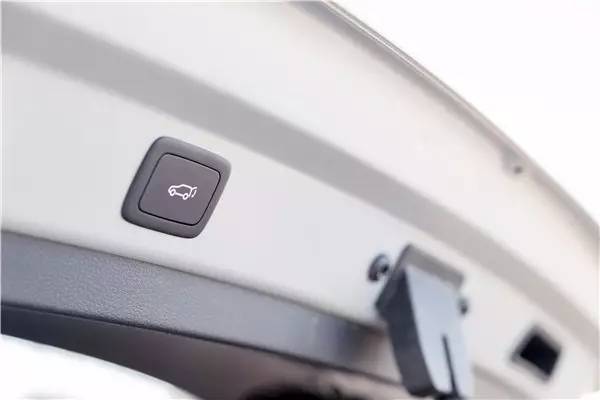 控空调荣威eRX5就领先燃油车途观N个车身新葡京网上赌场这热天就不说牌照了仅远程遥(图2)