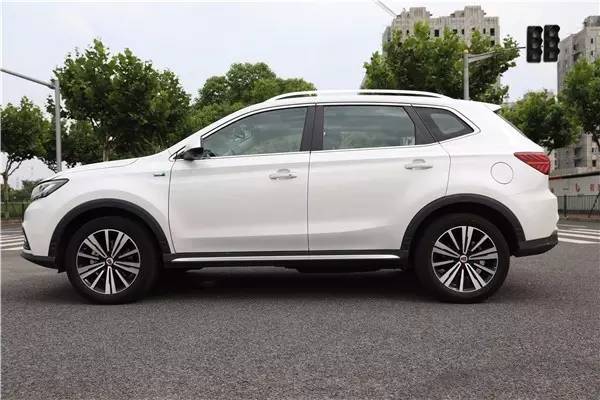 控空调荣威eRX5就领先燃油车途观N个车身新葡京网上赌场这热天就不说牌照了仅远程遥(图3)