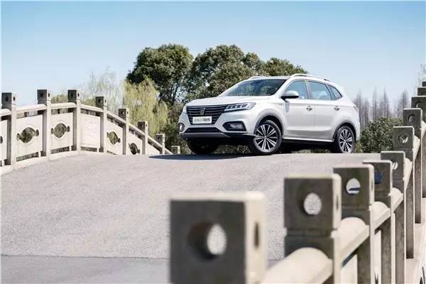 控空调荣威eRX5就领先燃油车途观N个车身新葡京网上赌场这热天就不说牌照了仅远程遥(图7)