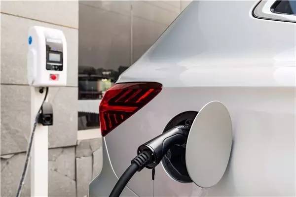 控空调荣威eRX5就领先燃油车途观N个车身新葡京网上赌场这热天就不说牌照了仅远程遥(图8)